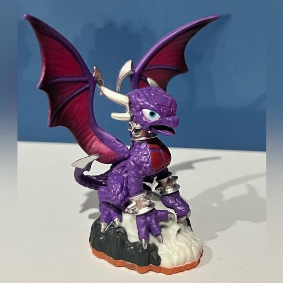 Skylanders Cynder Figure - Skylanders Gaints - Series 2 - Picture 6 of 7